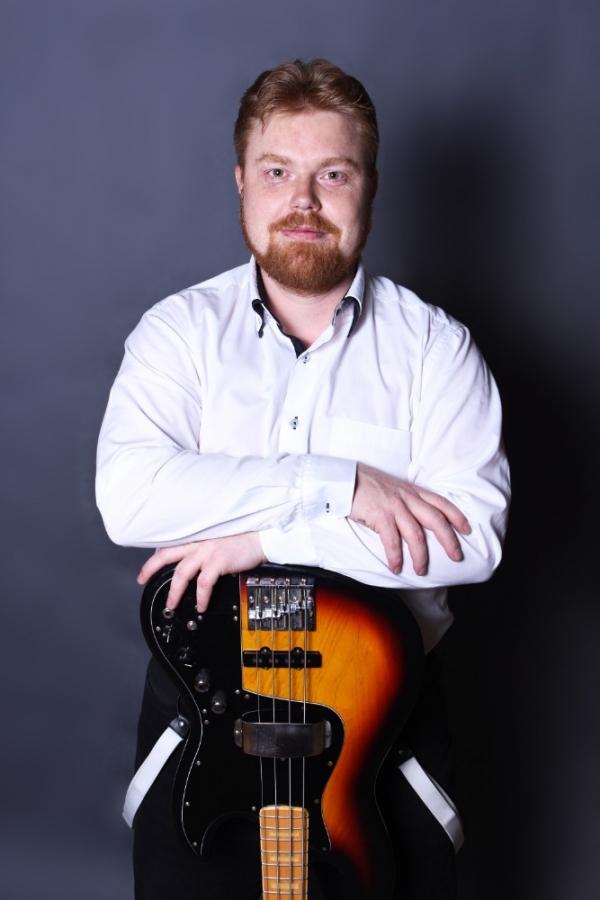 Petr Orava – baskytara, tuba